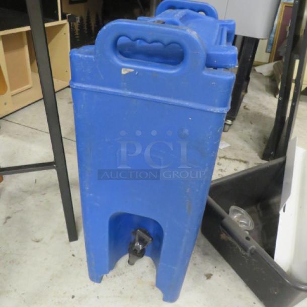 Blue Carlisle 5 Gallon Portable Beverage Dispenser with spout, durable plastic, used condition. Ideal for event catering.