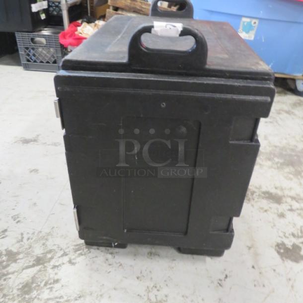 Black Carlisle food transport with missing side latches, sturdy handle, and durable design. Ideal for catering use.