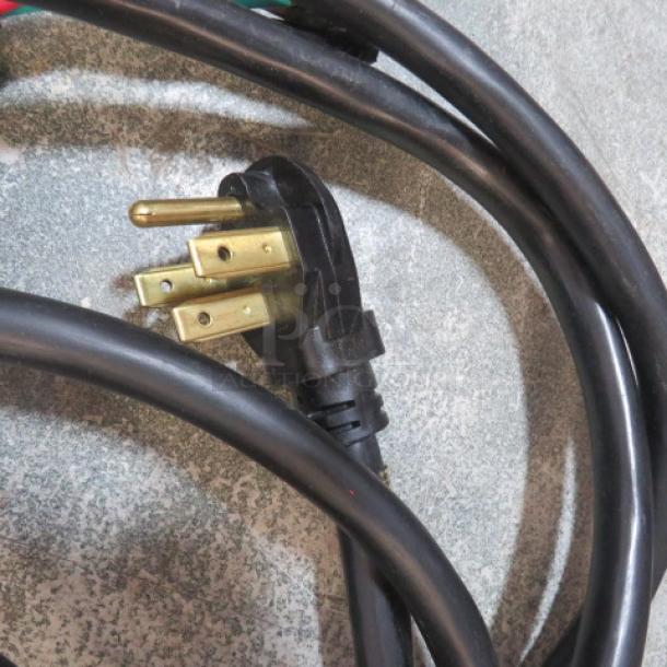 NEW Cord 3XBID with three-prong plug, black rubber casing, unused condition. Suitable for industrial use.