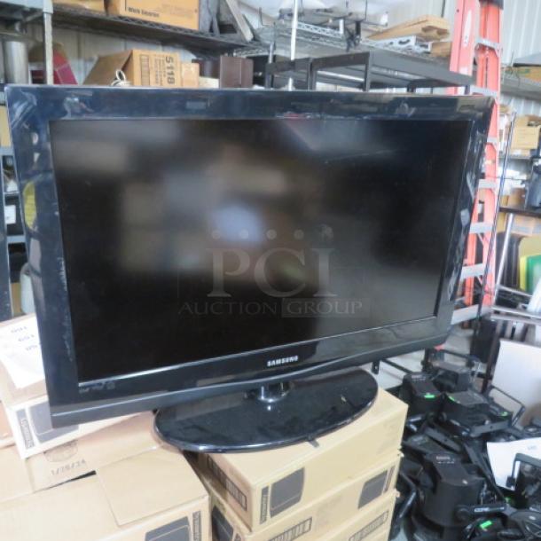 Samsung 32" LCD Flatscreen TV, Model LN32C350DIDXZA. Black frame, mounted on circular stand, good condition.