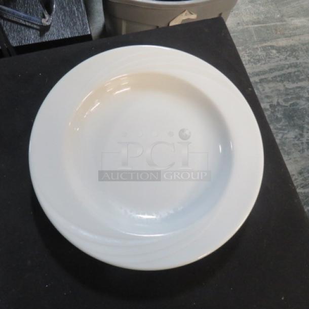 9-inch Schonwald bowl, model 9200. White ceramic, smooth finish. Excellent condition.