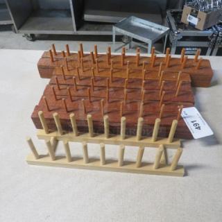 Assorted wooden decor items featuring multiple wooden peg boards, in good condition. Auction tag labeled "491" included.
