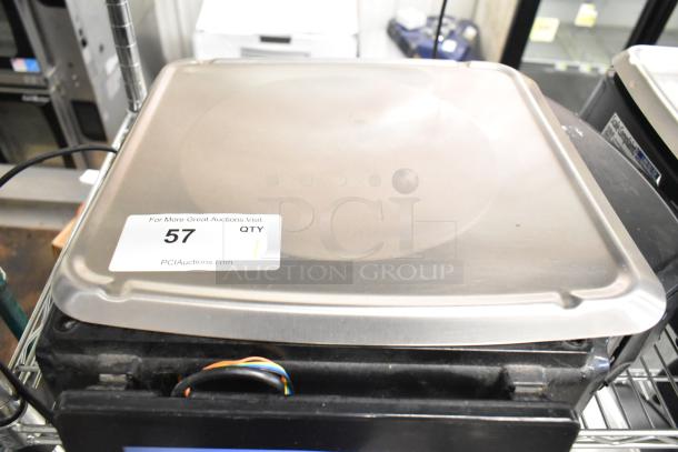 2017 Hobart HTi-7LH26 metal commercial scale, tested and working. Features countertop design, visible auction tag.