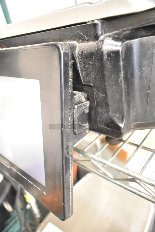 2017 Hobart HTi-7LH26 countertop food portioning scale, tested and working, 120/208-240V, 1 Phase, metal construction.