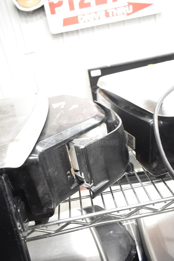 2017 Hobart HTi-7LH26 countertop food portioning scale, metal finish, no power cord, tested and working, single phase.