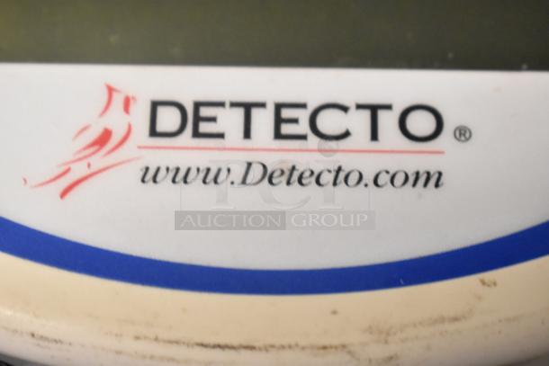 Detecto SCS30 hanging scale, 30 lb capacity, features manufacturer logo and website. Ideal for produce weighing.