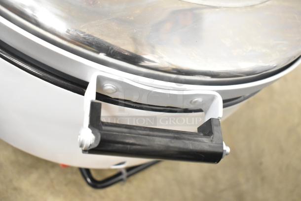 Emperors Select 478EGRC140LP Propane Rice Cooker, stainless steel lid, sturdy handle, lightly used condition.