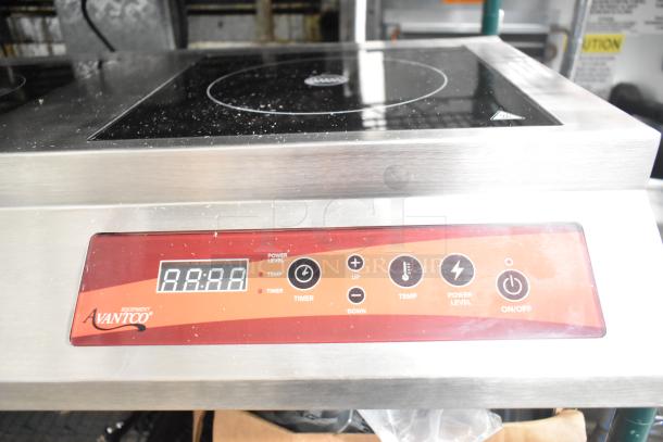 BRAND NEW Avantco 177IC35DB Double Countertop Induction Range with digital controls, 208-240V, with minor scratches.