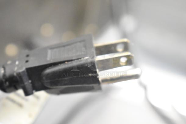 Close-up of a black power plug for the VH1118 Countertop Electric 2 Bay Fryer, 110 Volts, 1 Phase.