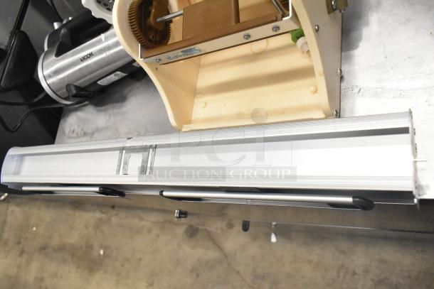 4 various kitchen items including an Antree meat grinder attachment and Aicok HM833 hand blender, lightly used.