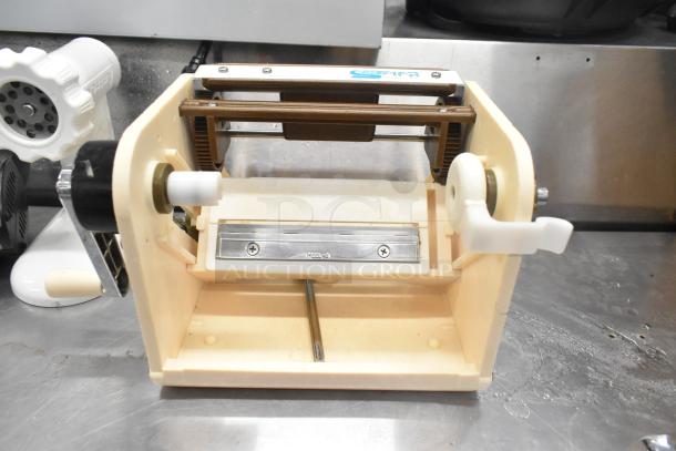 4 various kitchen items including Antree meat grinder attachment and Aicok HM833 hand blender, excellent condition.