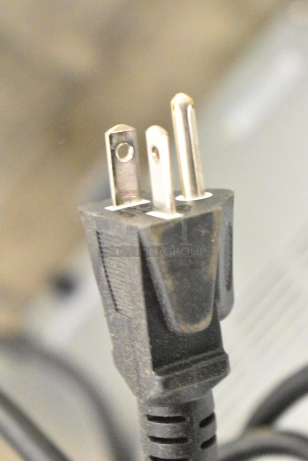 Avantco 177CO28M power plug for half-size countertop convection oven, 208/240V, showing three-prong connector.