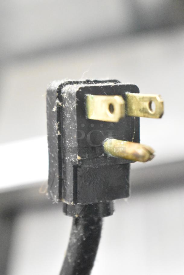 Perlick BC24 commercial back bar bottle cooler power plug, 115 volts, 1 phase, in used condition.