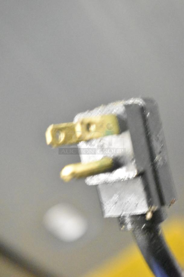 Perlick BC24 commercial bottle cooler plug, featuring 115 volts, 1 phase power connection.