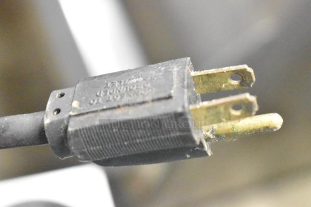 Bunn SP Commercial Countertop 3 Burner Coffee Machine plug, 120 volts, 1 phase, slightly worn condition.