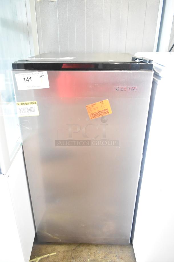 Brand new Vissani HVAR32SE Mini Cooler, 2025 model, 115V, 1 Phase, visible scratches and dents, auction tag #141.