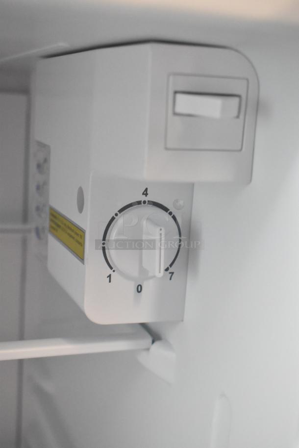 Brand new Vissani HVAR32SE Mini Cooler, scratch and dent condition. Features adjustable thermostat, 115V, 1 Phase.