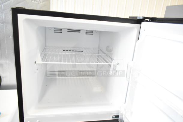 BRAND NEW Vissani MDTF10BKES4 reach-in cooler with freezer. Scratch and dent model, 115V, 1 phase, interior with shelf.
