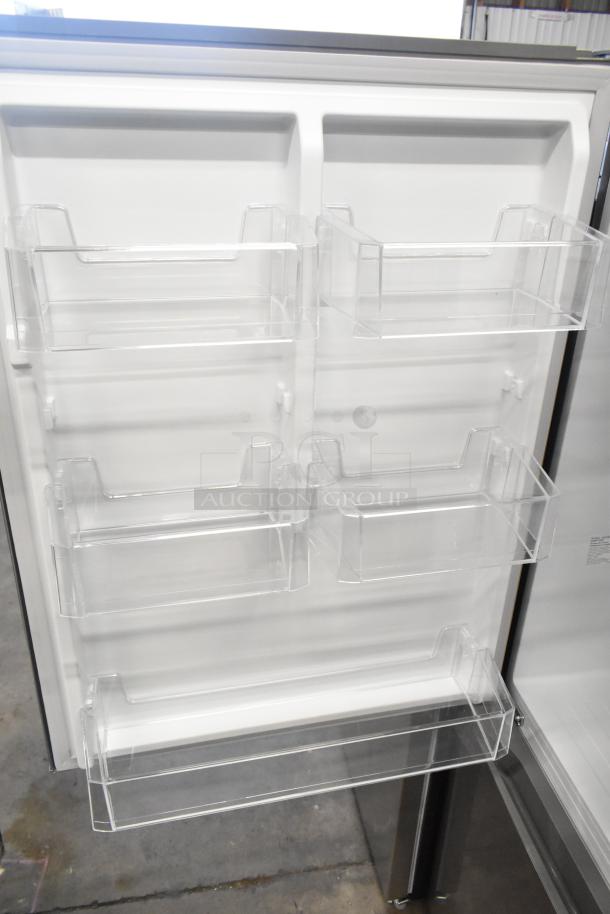 BRAND NEW Vissani MDBF18SS Reach In Cooler, 2025 model, scratch and dent. Features clear interior shelves, 115V, 1 Phase.