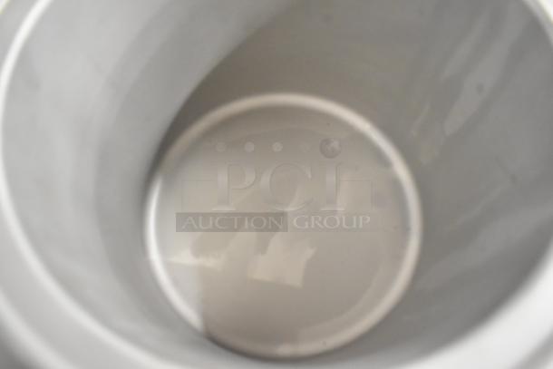 Brand new Nemco 6100A 7 Qt. countertop warmer interior. Scratch and dent condition. 120 Volts, 1 Phase.