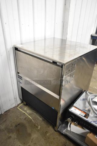 Brand new 2025 Avantco 194EUCF340A undercounter ice machine, full cube, 340 lb. capacity, with 99 lb. bin. Scratch and dent condition.