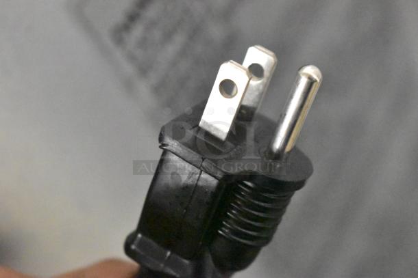 Close-up of power plug for Avantco 194EUCF340A Ice Machine, showing standard three-prong design.