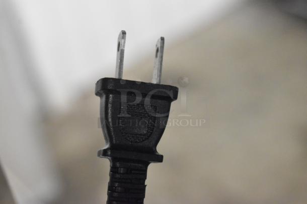 BRAND NEW Nuwave 30211 Induction Range plug. 120V, 1-Phase, scratch and dent condition.