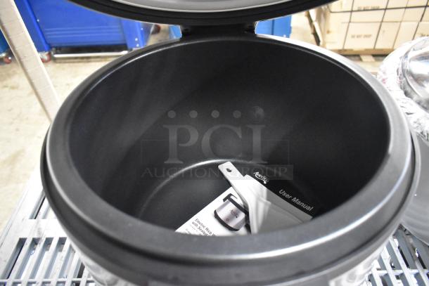 Brand new Avantco 177RWB92 92 cup electric rice warmer, condition: scratch and dent, includes user manual and spatula.