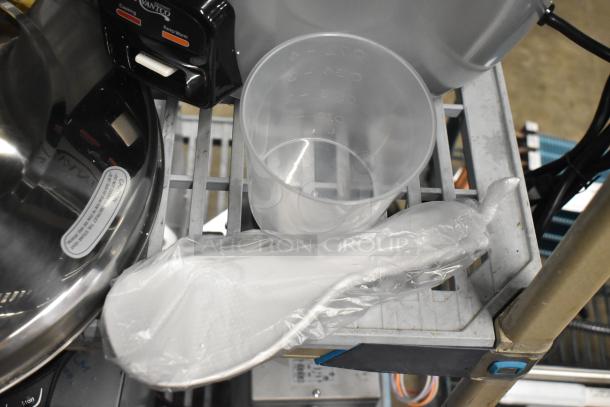 Brand new Avantco 177RCB60 60-cup electric rice cooker, features scratch and dent condition. Includes removable lid and accessories.