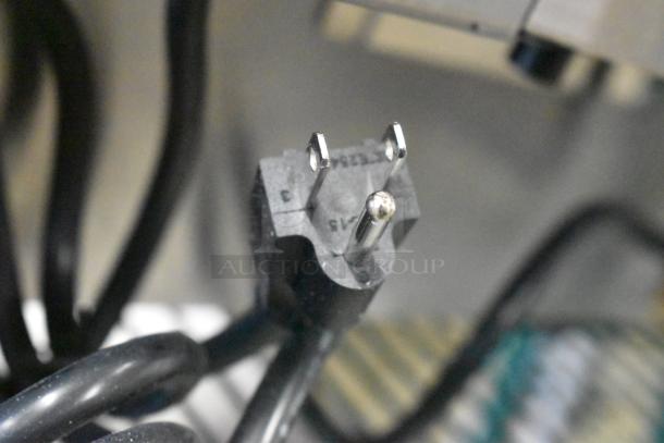 Mainstreet 177F20E 20 lb. dual tank electric countertop fryer plug detail, showing 110 volts connection, 1 phase.