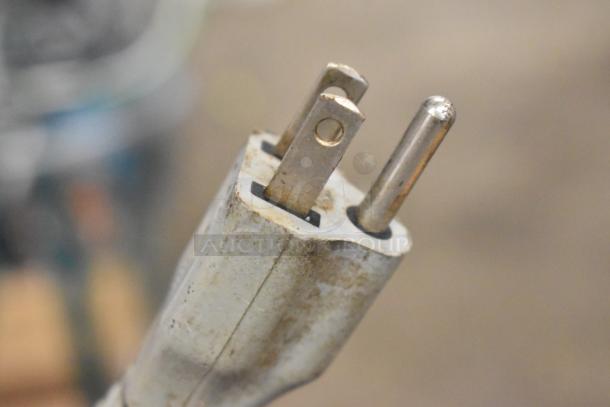 Magister M MD LA espresso grinder base plug, no hopper, 115V, 1 phase; visible wear, suitable for commercial use.