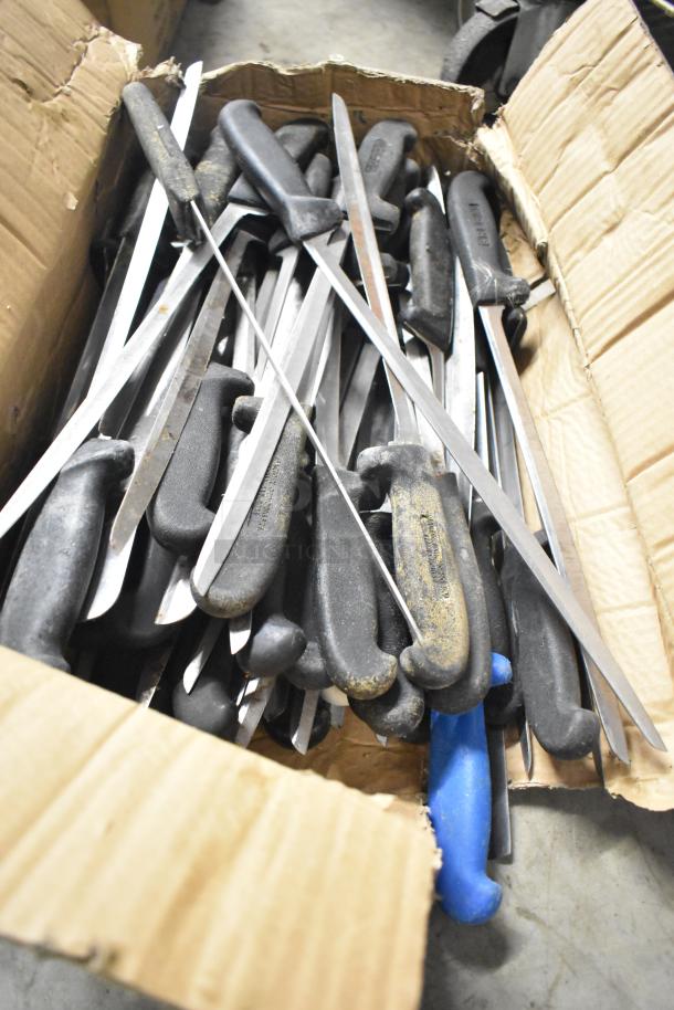 Box of 120 sharpened stainless steel knives, including a fillet knife. Black and blue handles, used condition.