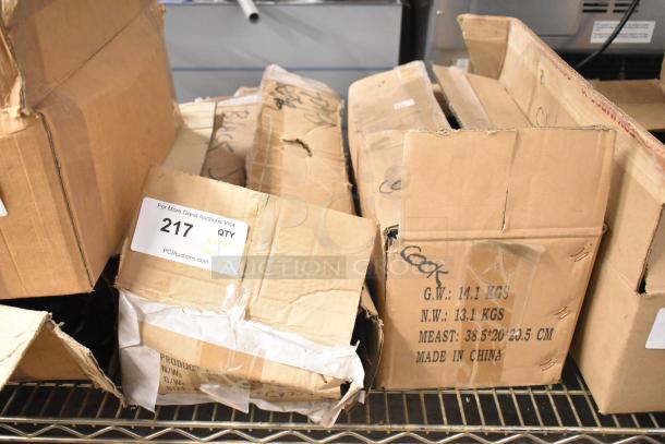 Boxes containing 100 sharpened stainless steel knives, including serrated bread and chef knives. Condition: new. Labels show auction details and shipping info.