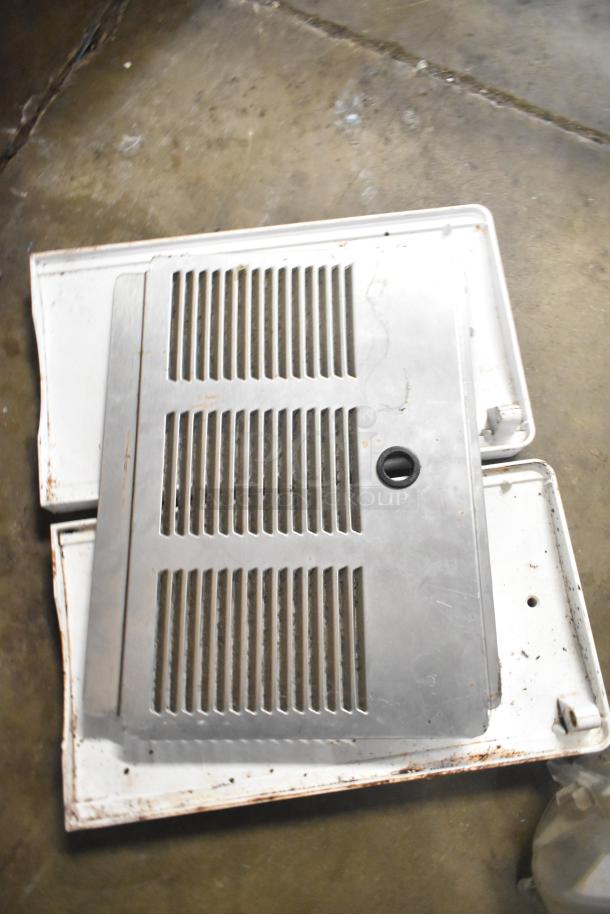 Tiered lot featuring range grates, slushie machine hopper, and Turbochef kickplates; used condition.