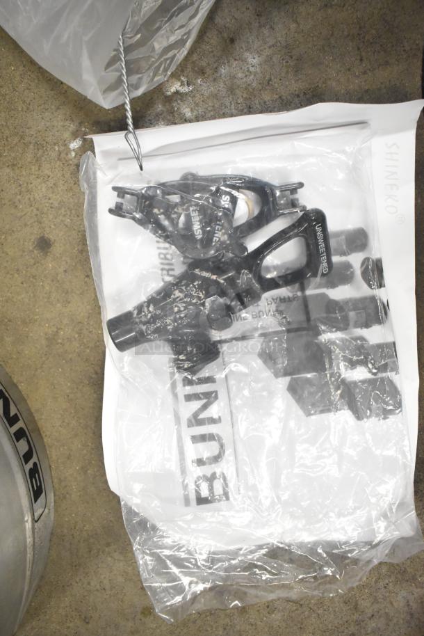 Bunn countertop beverage holder dispenser, packaged with parts labeled "unsweetened" and "sweetened," in good condition.