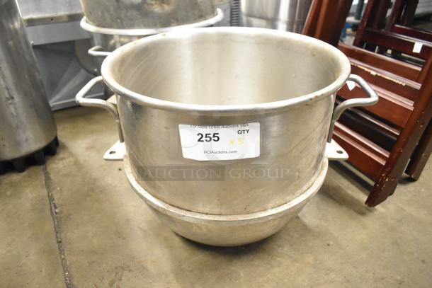 5 various metal mixing bowls with handles, used condition. Lot number 255, label indicates quantity of 5.