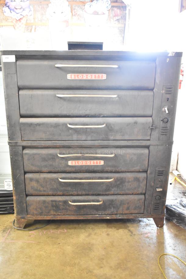 Blodgett commercial gas-powered 2-deck pizza oven. Black finish, metal handles, dual stacked units with brand label. Used condition.