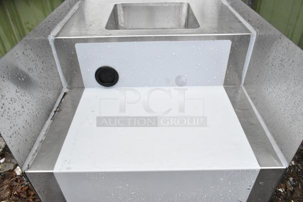 Regency 600BSDS2318 stainless steel blender station with dump sink, 18"x23", new condition, water droplets visible.