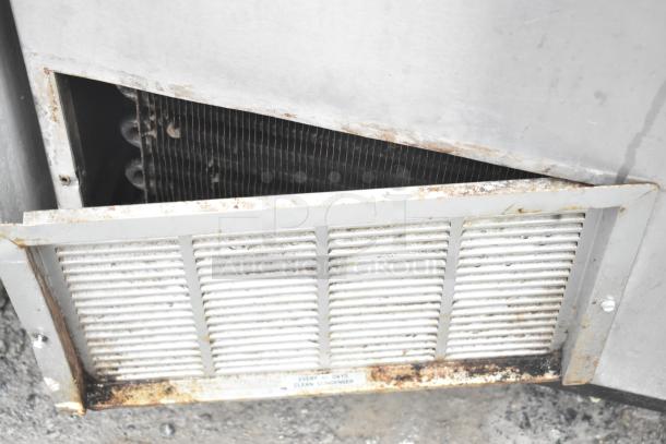 Perlick 7260E-SIL-UL commercial back bar bottle cooler, 2 sliding lids, 115 volts, on casters, visible wear on condenser vent.