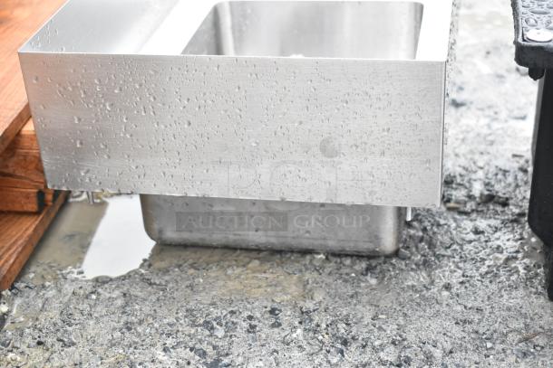 Regency 600DI110145S 10"x14"x5" stainless steel sink with side splashes, new scratch and dent, 16-gauge drop-in design.