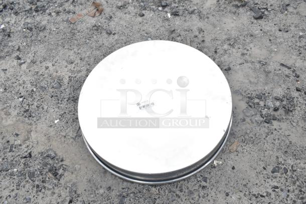 17 HA5014 round baking pans, metal, new condition, stacked; barcode visible, indicating model and SKU.