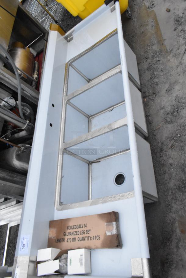 BRAND NEW SCRATCH AND DENT Regency 600S31824218 3 Bay Sink, commercial use, includes galvanized leg set, 470 mm length.