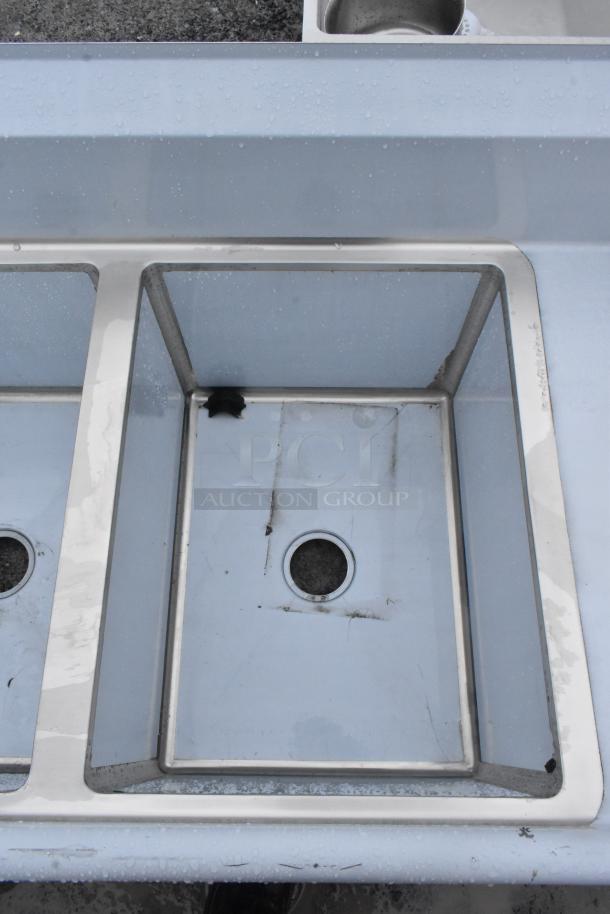 Brand new Regency 600S31824218 commercial 3-bay sink with small scratches. Stainless steel, ideal for professional kitchens.