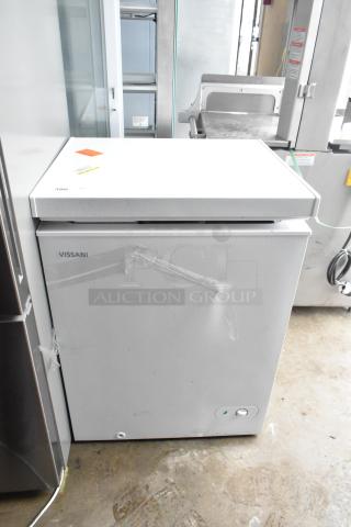 Vissani HMCF5W5 5.0 cu. ft. chest freezer, manual defrost, LED light, 115 volts, 1 phase, white, good condition.