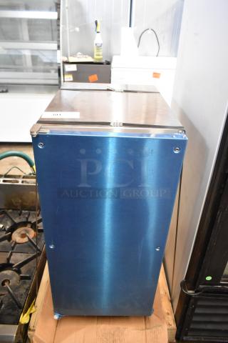 2024 Hoshizaki AM-50BAJ-DS Commercial Top Hat Cuber Icemaker, 115V, 1 Phase, stainless steel, excellent condition.