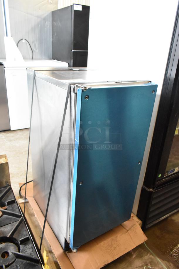 2024 Hoshizaki AM-50BAJ-DS Top Hat Cuber Icemaker, 115V, 1 Phase, stainless steel, excellent condition.