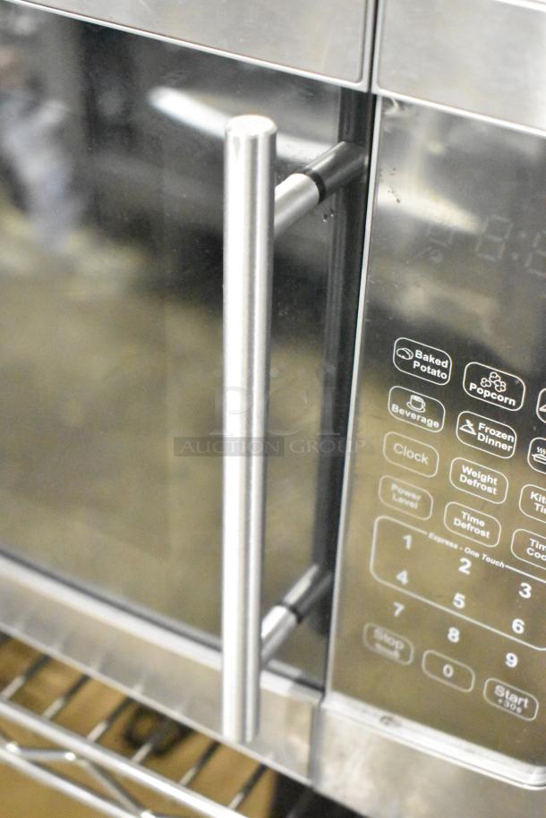 Avanti MT116V4M countertop microwave oven, stainless steel, digital controls, 120 volts, 1 phase.