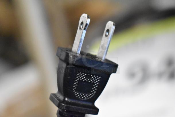 Power plug for Nuwave 30501 Induction Range. 115V, single-phase. Standard two-prong design.