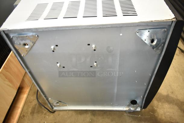 BRAND NEW Avantco 194UCH160A Undercounter Half Cube Ice Machine. 160 lb, 115 Volts, 1 Phase. Scratch and dent condition shown.