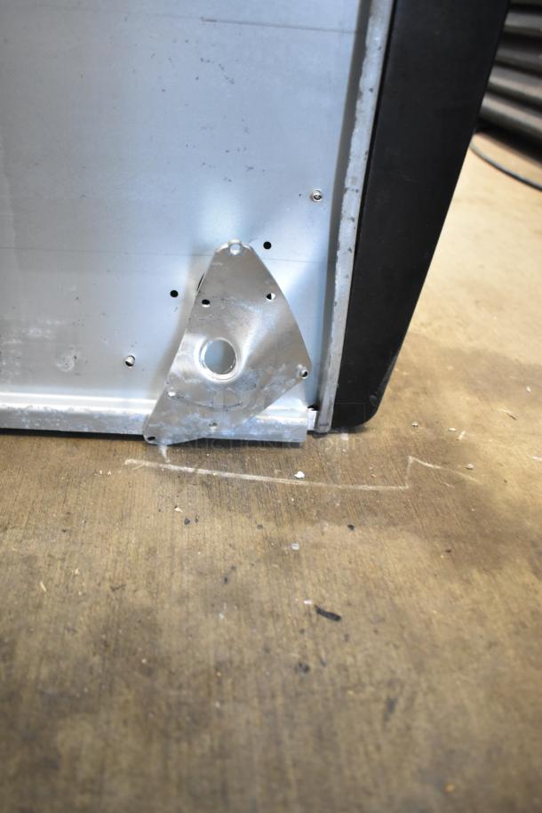 2024 Avantco 194UCH160A ice machine, visible dent. Undercounter model, 160 lb capacity, 115V, 1 phase.